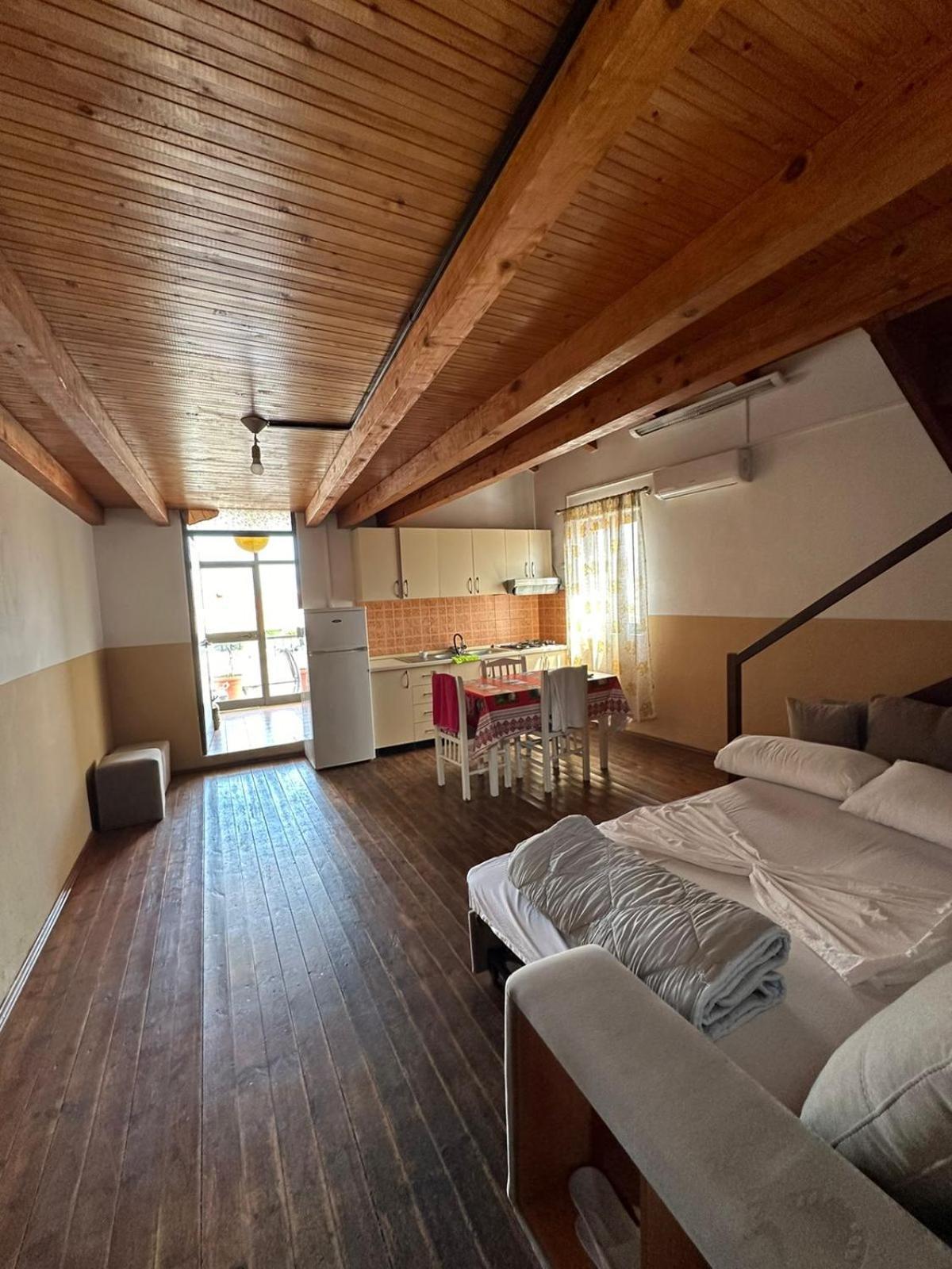 Kultura Hostel Шкодер Екстер'єр фото