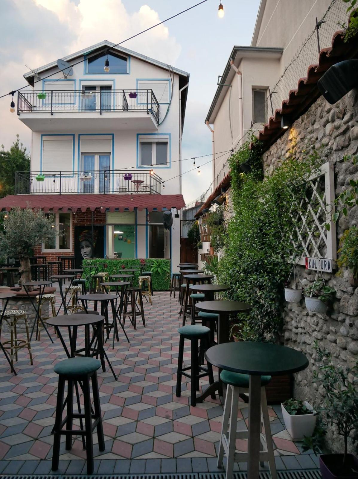 Kultura Hostel Шкодер Екстер'єр фото